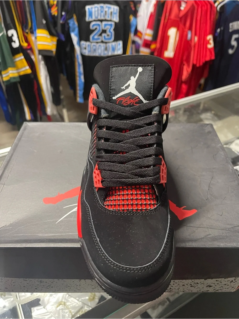 Mens Retro 4 Red Thunder Size 9.5.